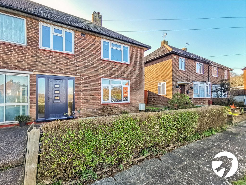 3 bed detached house to rent in Wisley Road, Orpington, Kent BR5, £