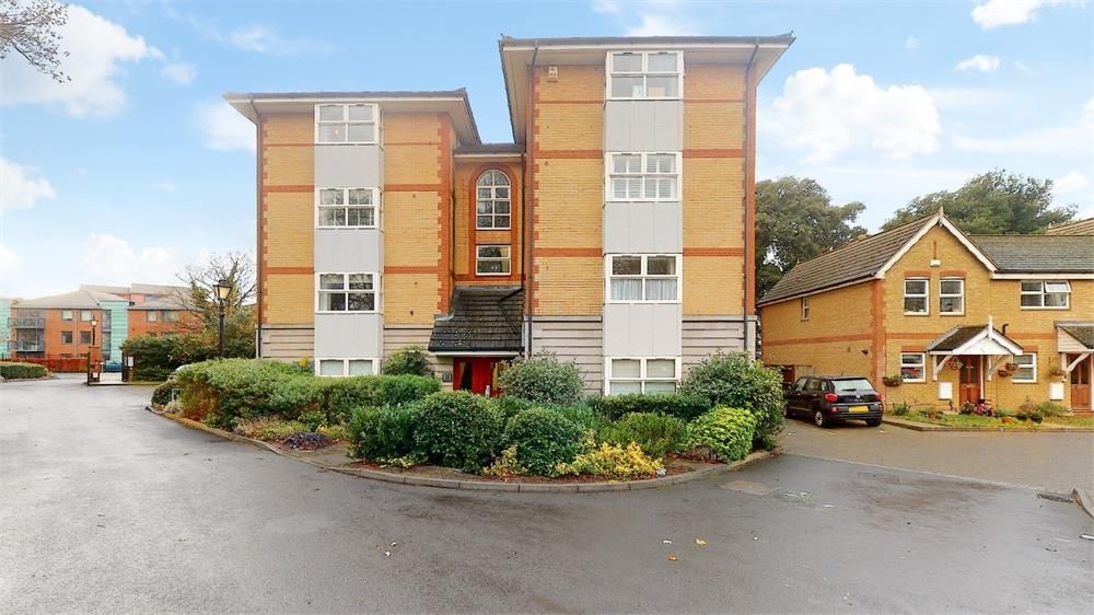 2 bed flat to rent in Catherine House, Busch Close, Isleworth TW7 Zoopla