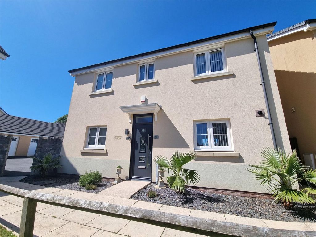 3 bed detached house for sale in Honeyhill Grove, Lamphey, Pembroke
