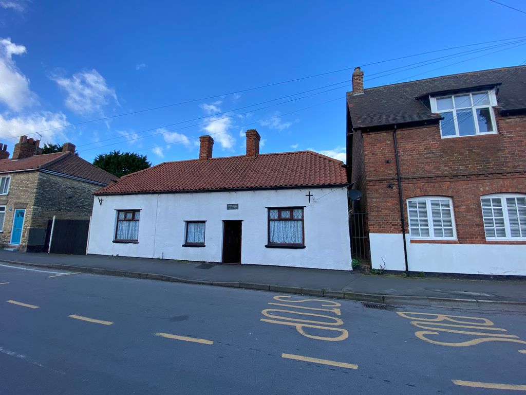 4 bed detached bungalow to rent in High Street, Winterton, Scunthorpe