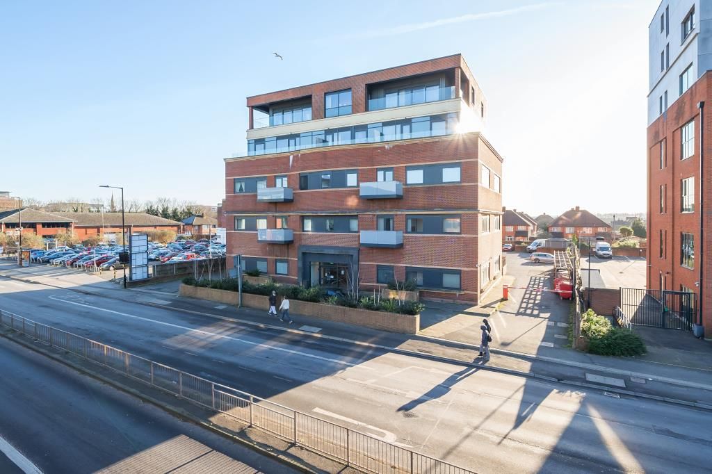 2 bed flat to rent in 5 Bath Road, Slough SL1, £1,500 pcm Zoopla