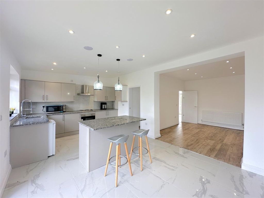 3 bed semidetached house for sale in Pine Tree Avenue, Humberstone