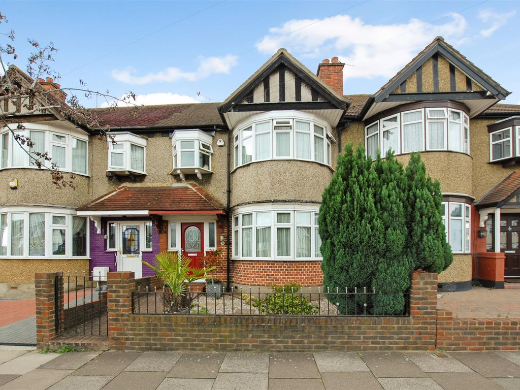 3 bed terraced house to rent in Victoria Road, Ruislip Manor, Ruislip