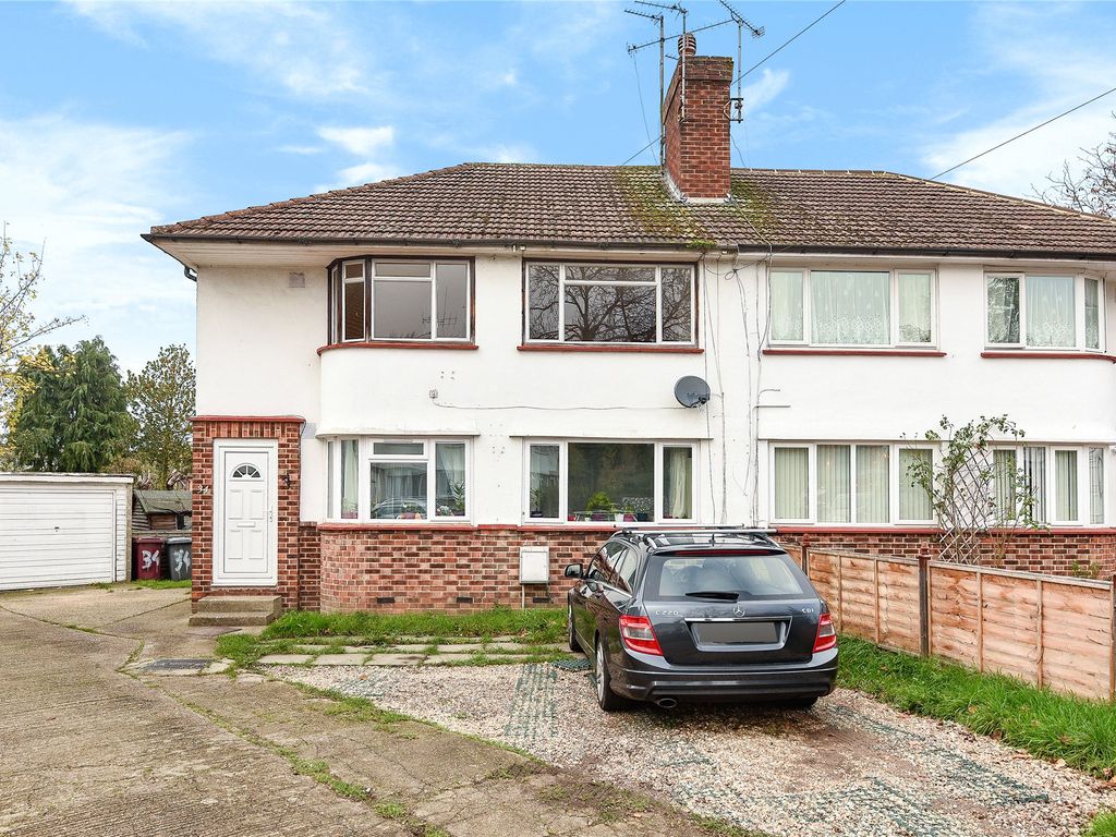 2 bed to rent in Windermere Road, Reading, Berkshire RG2, £