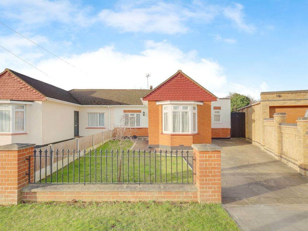 2 bed semidetached bungalow for sale in Benfleet Park Road, Benfleet