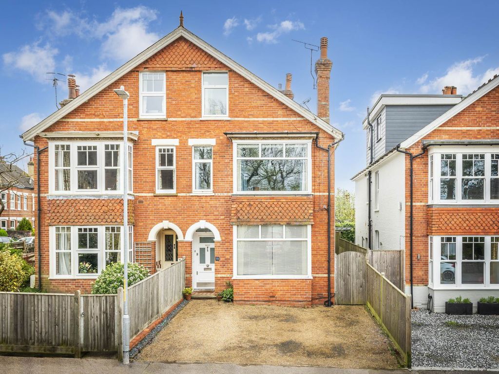 5 bed semidetached house for sale in Prospect Road, Southborough