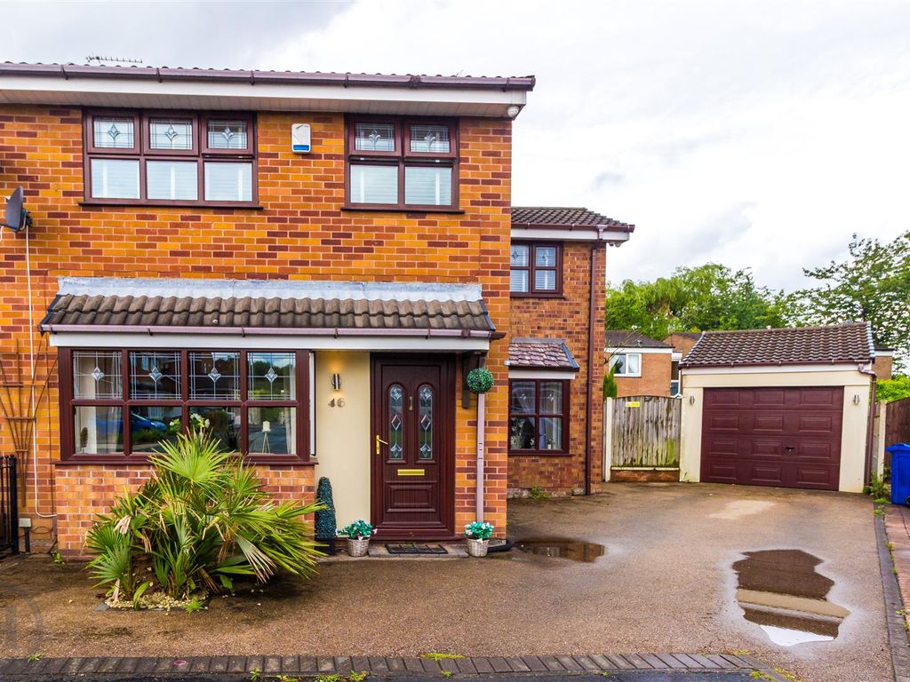 4 bed semidetached house to rent in Blandford Close, Tyldesley