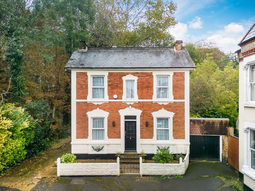 2 bed detached house for sale in Albert Road, Addlestone KT15, £525,000