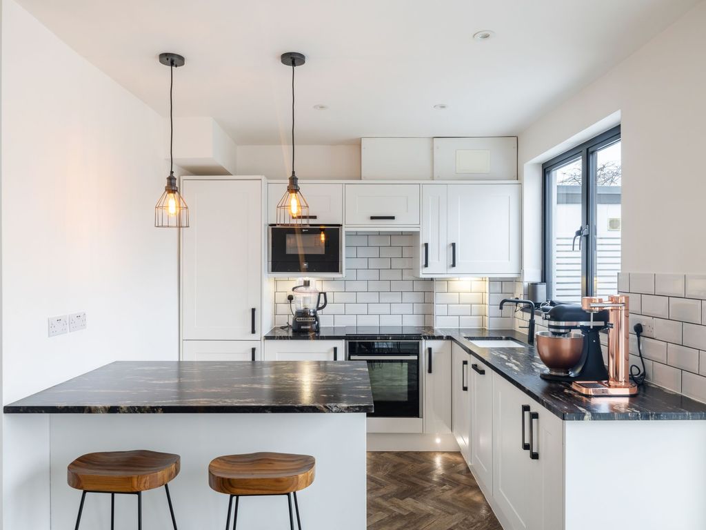 4 bed end terrace house for sale in Hillview Road, Sutton SM1, £635,000