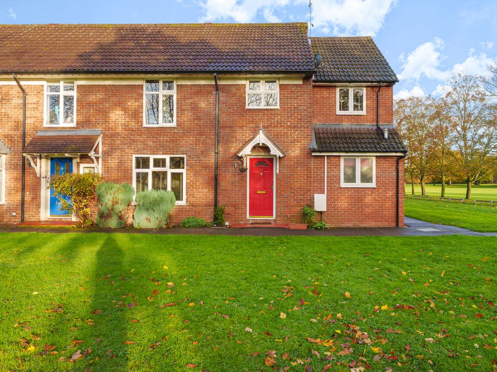 4 bed end terrace house for sale in Valon Road, Arborfield, Reading