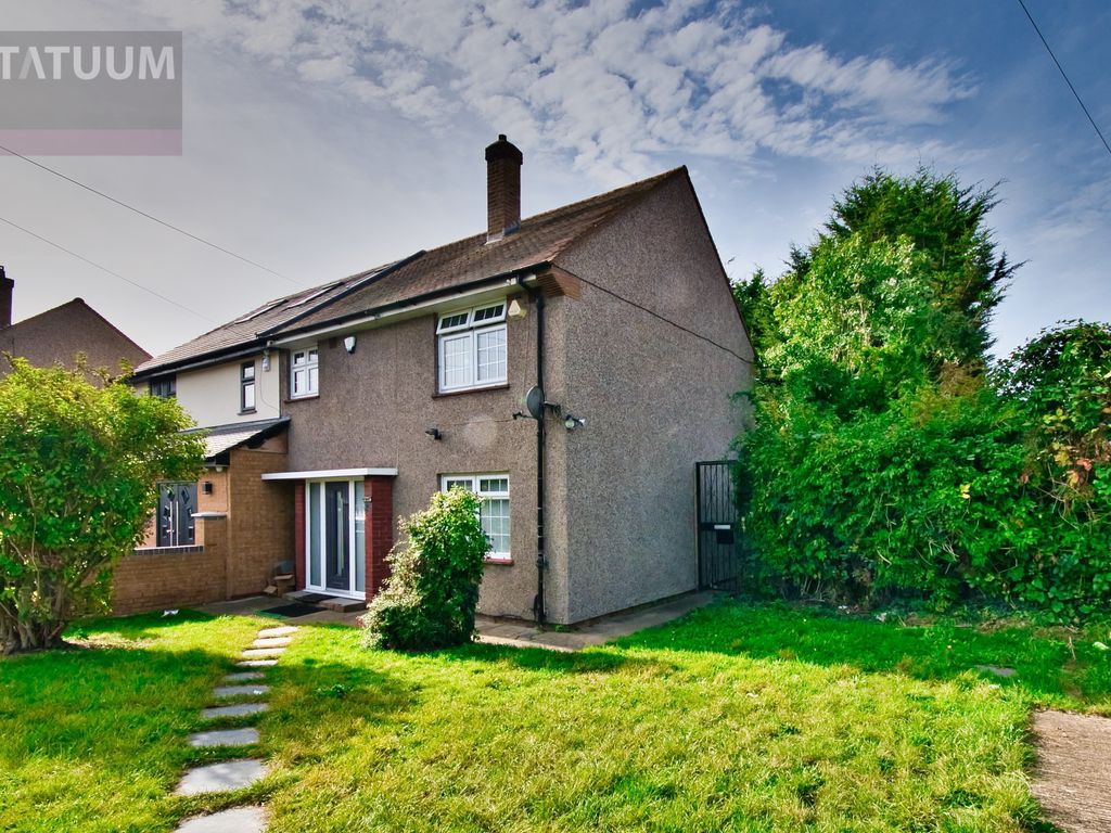 3 bed terraced house to rent in Lawn Farm Grove, Chadwell Heath