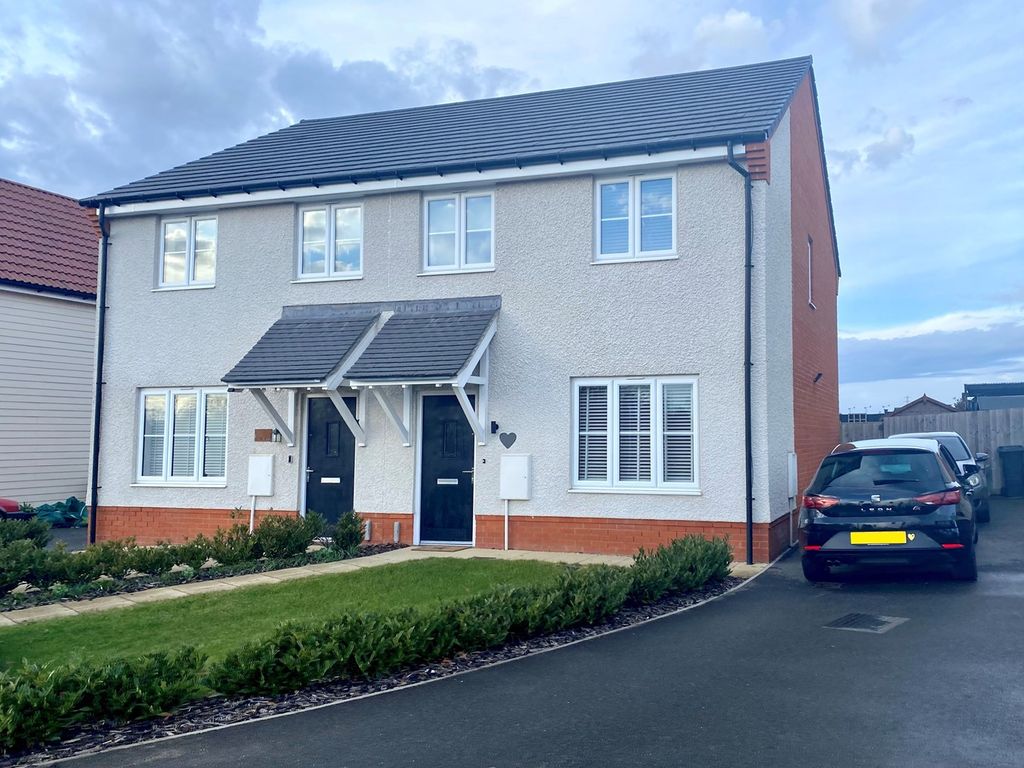 3 bed semidetached house for sale in Oxlip Way, Stowupland, Stowmarket