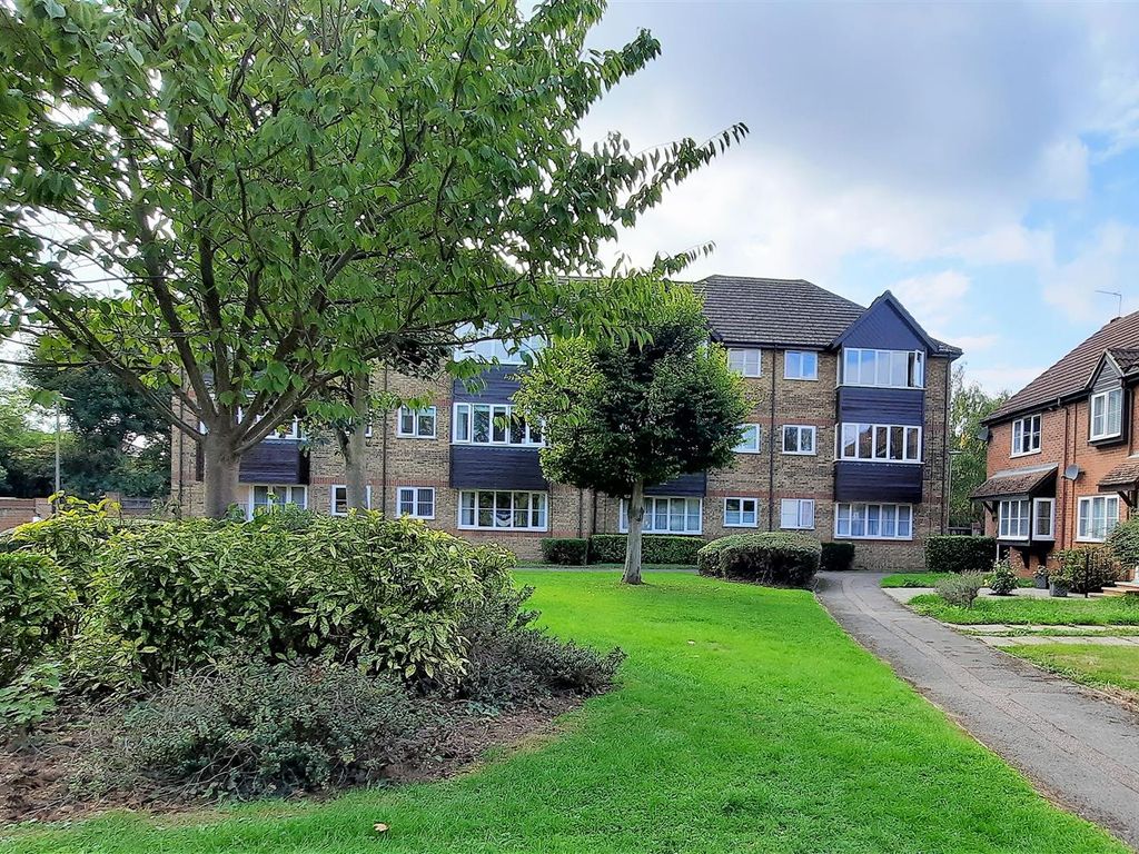 2 bed flat for sale in River Meads, Stanstead Abbotts, Ware SG12 Zoopla