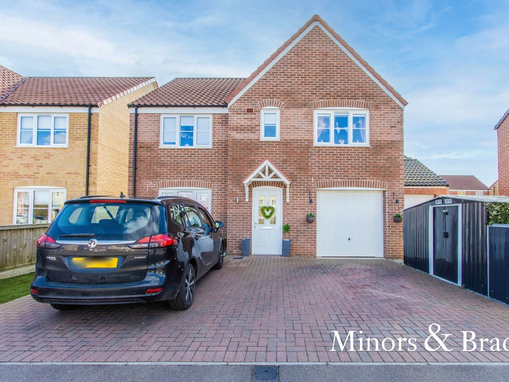 5 bed detached house for sale in Colby Drive, Bradwell NR31, £340,000