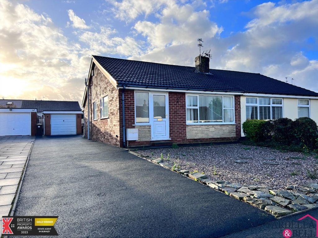 2 bed semidetached bungalow for sale in Kingsley Avenue, Padiham