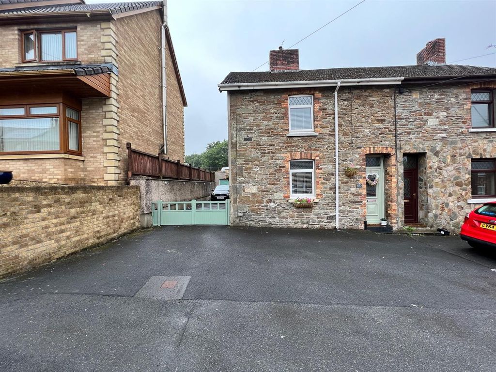 3 bed end terrace house for sale in Heol Morlais, Trimsaran, Kidwelly