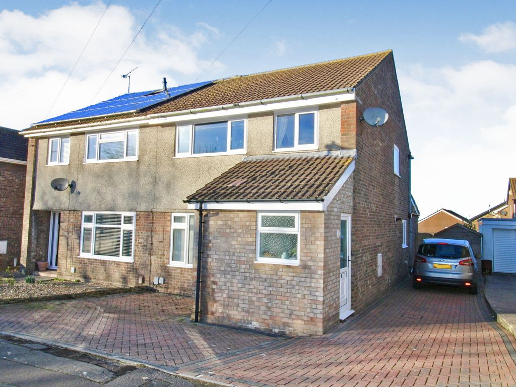 3 bed semidetached house for sale in Blenheim Close, Barry CF62 Zoopla