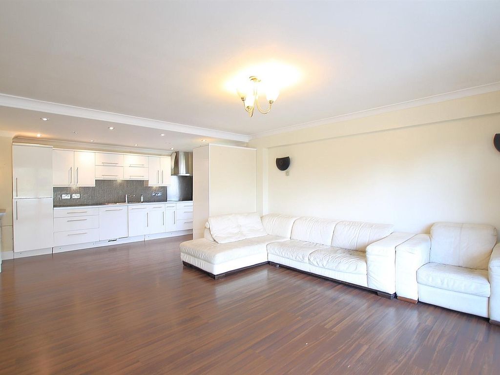 2 bed flat to rent in Westbourne, Wheatlands, Hounslow TW5, £2,000 pcm