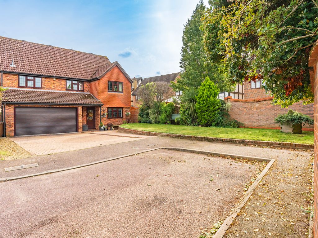 5 bed detached house for sale in Isbets Dale, Taverham, Norwich NR8, £