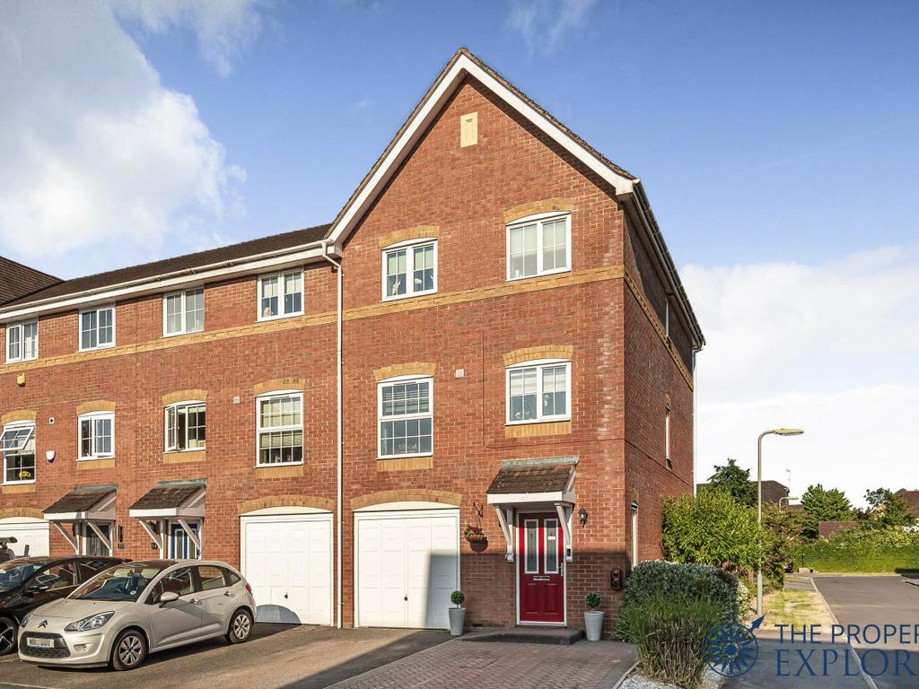 4 bed end terrace house for sale in Ferndown Close, Beggarwood