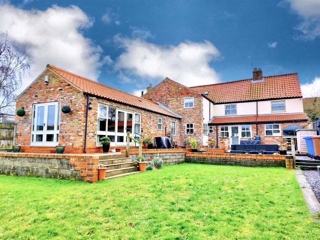 4 bed end terrace house for sale in High Street, Withernwick, Hull HU11