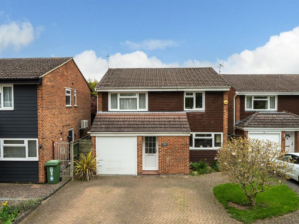 4 bed detached house for sale in Elstree Road, Hemel Hempstead