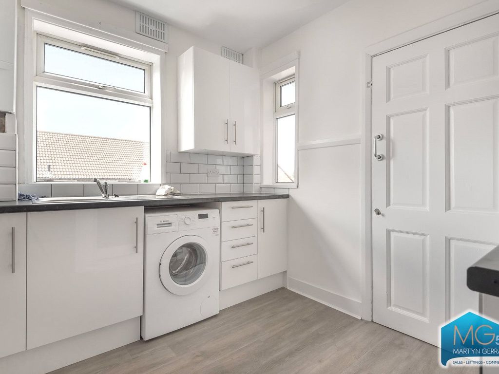 2 bed flat to rent in Rayleigh Court, New Road, London N22 Zoopla