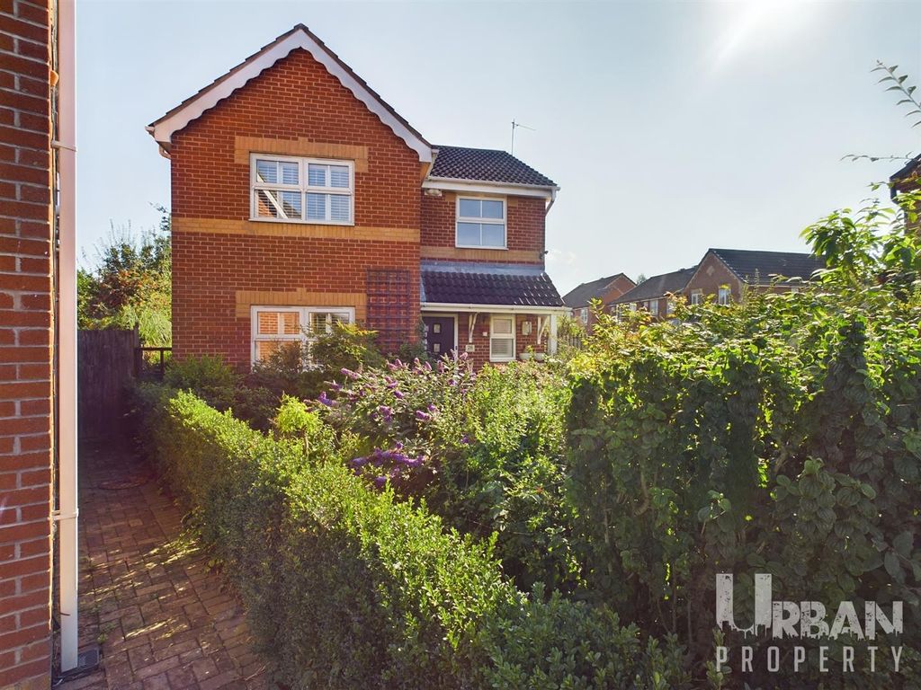 4 bed detached house for sale in Suddaby Close, Hull HU9, £230,000 Zoopla