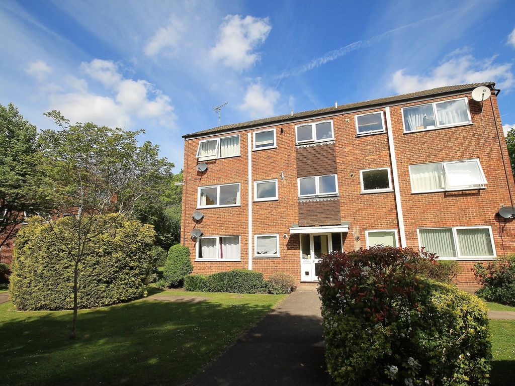 2 bed flat to rent in Henley Drive, Frimley Green, Camberley GU16 Zoopla