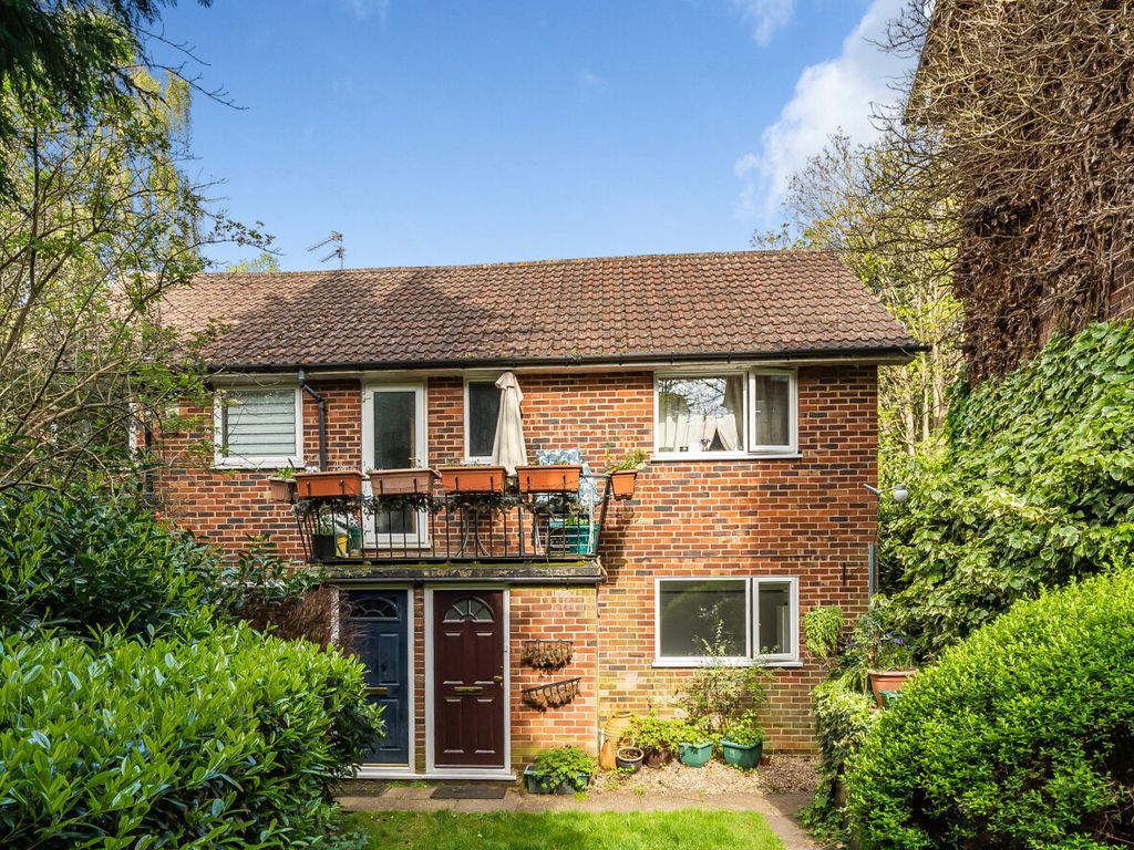 2 bed flat for sale in Lubbock Road, Chislehurst, Kent BR7, £375,000