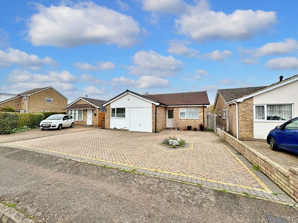 3 bed detached bungalow for sale in Virginia Way, Abingdon OX14, £