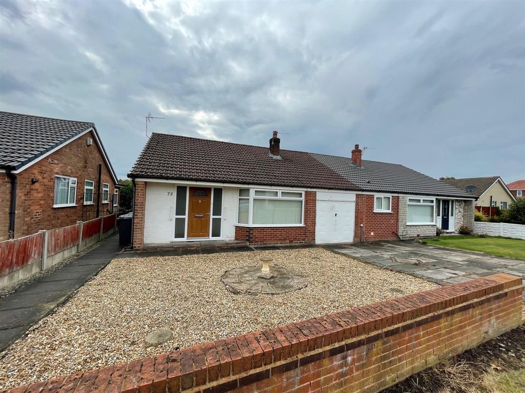 3 bed semidetached bungalow for sale in Chestnut Drive South, Leigh