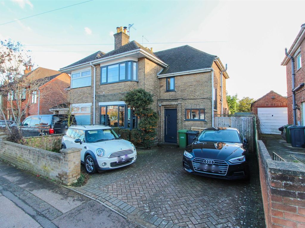 4 bed semidetached house for sale in Ashcroft Gardens, Peterborough