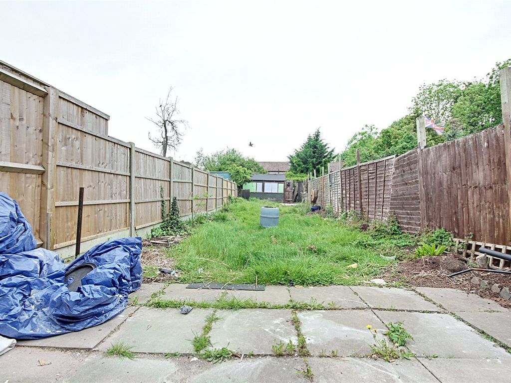 3 bed terraced house to rent in Balmoral Road, Enfield EN3, £2,300 pcm