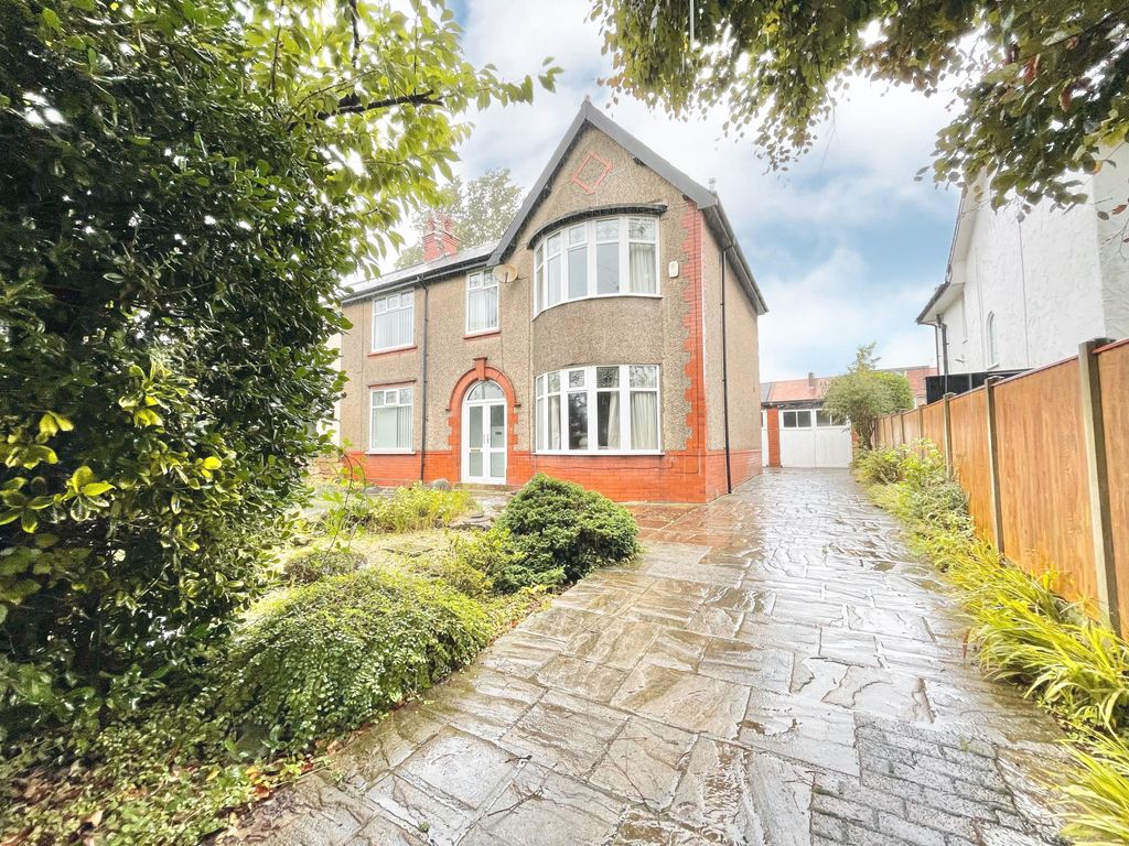 4 bed semidetached house for sale in Garstang Road East, PoultonLe