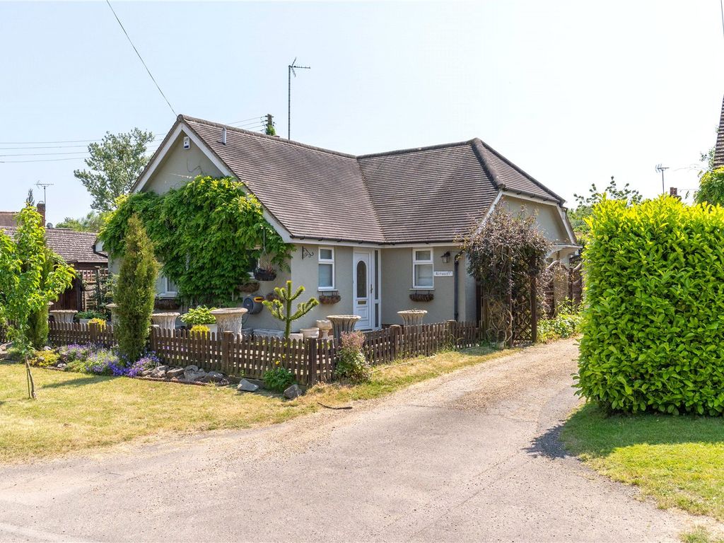 2 bed bungalow for sale in Green Road, Quendon, Nr Saffron Walden