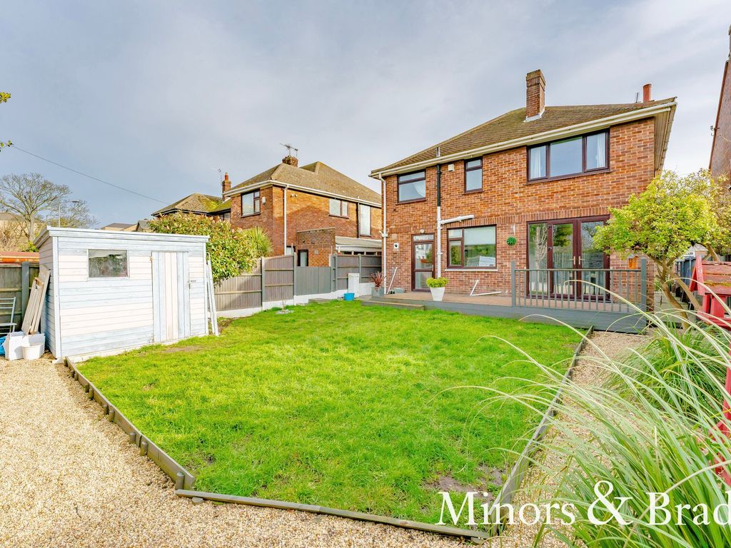 3 bed detached house for sale in Seafield Close, Great Yarmouth NR30, £