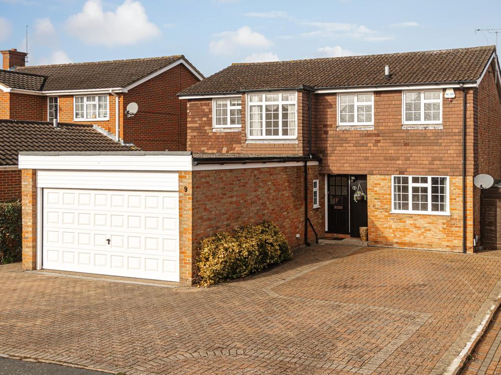 4 bed detached house for sale in Windmill Close, Epsom KT17 Zoopla