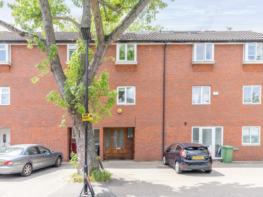 4 bed property to rent in Fishers Lane, London W4 Zoopla