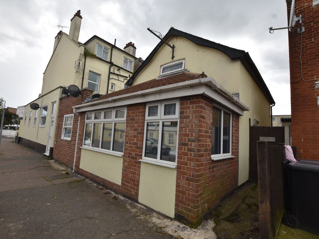 2 bed flat to rent in Orwell Road, ClactonOnSea CO15 Zoopla