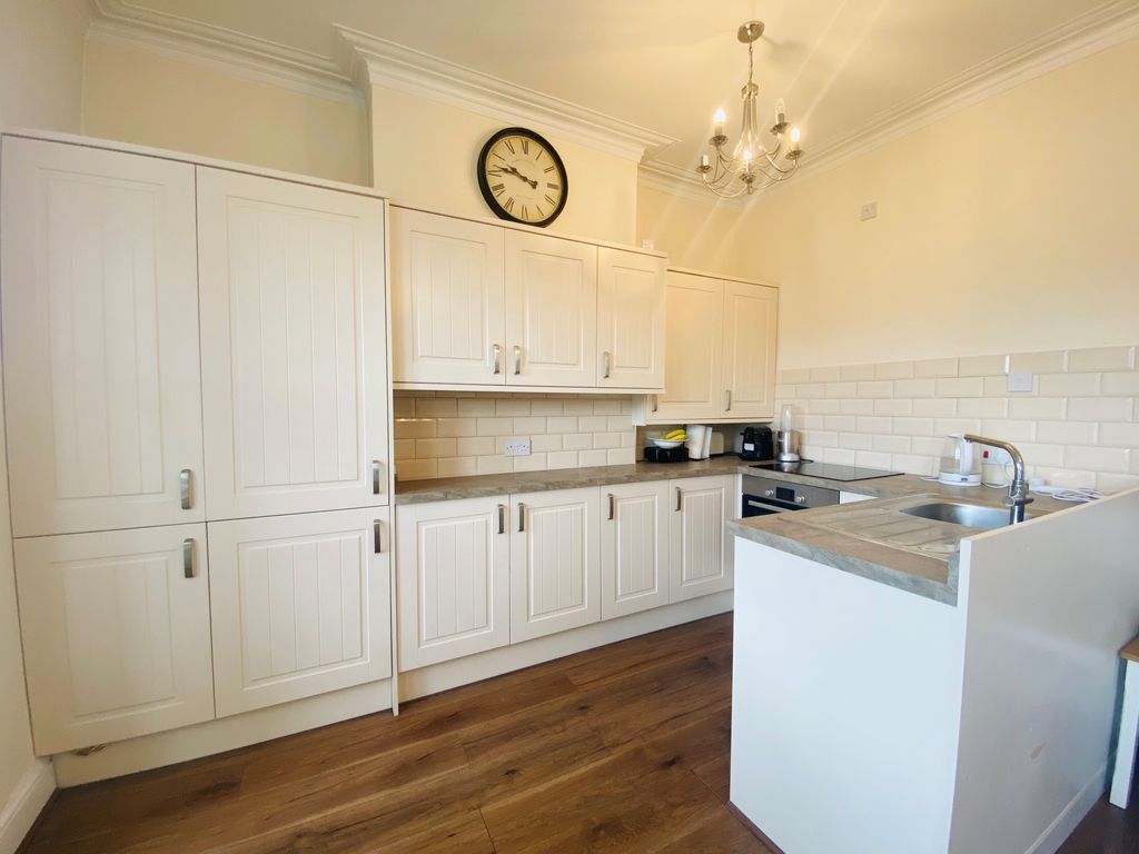 1 bed flat to rent in Crescent Road, East EN4 Zoopla