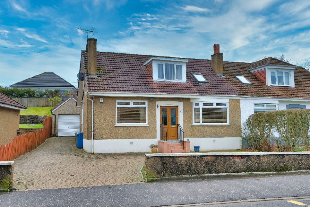 4 bed semidetached bungalow for sale in Ashfield Road, Clarkston