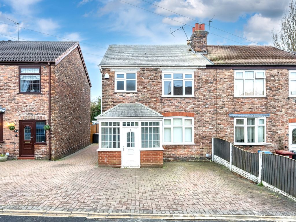 3 bed end terrace house for sale in Dale Farm, Greensbridge Lane