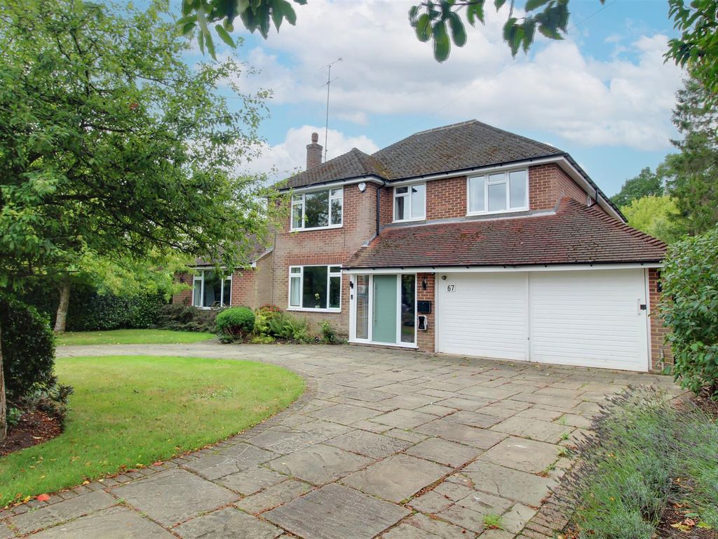 4 bed detached house for sale in Pine Grove, Brookmans Park, Hatfield