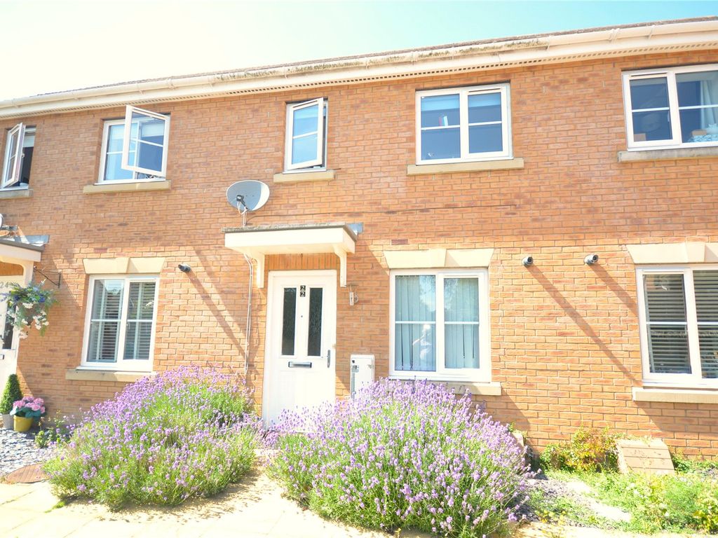 2 bed terraced house for sale in Whitechurch Close, Stone, Aylesbury