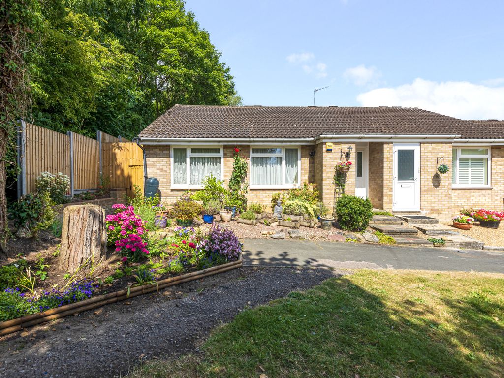 3 bed bungalow for sale in Kenton Way, Woking GU21 Zoopla