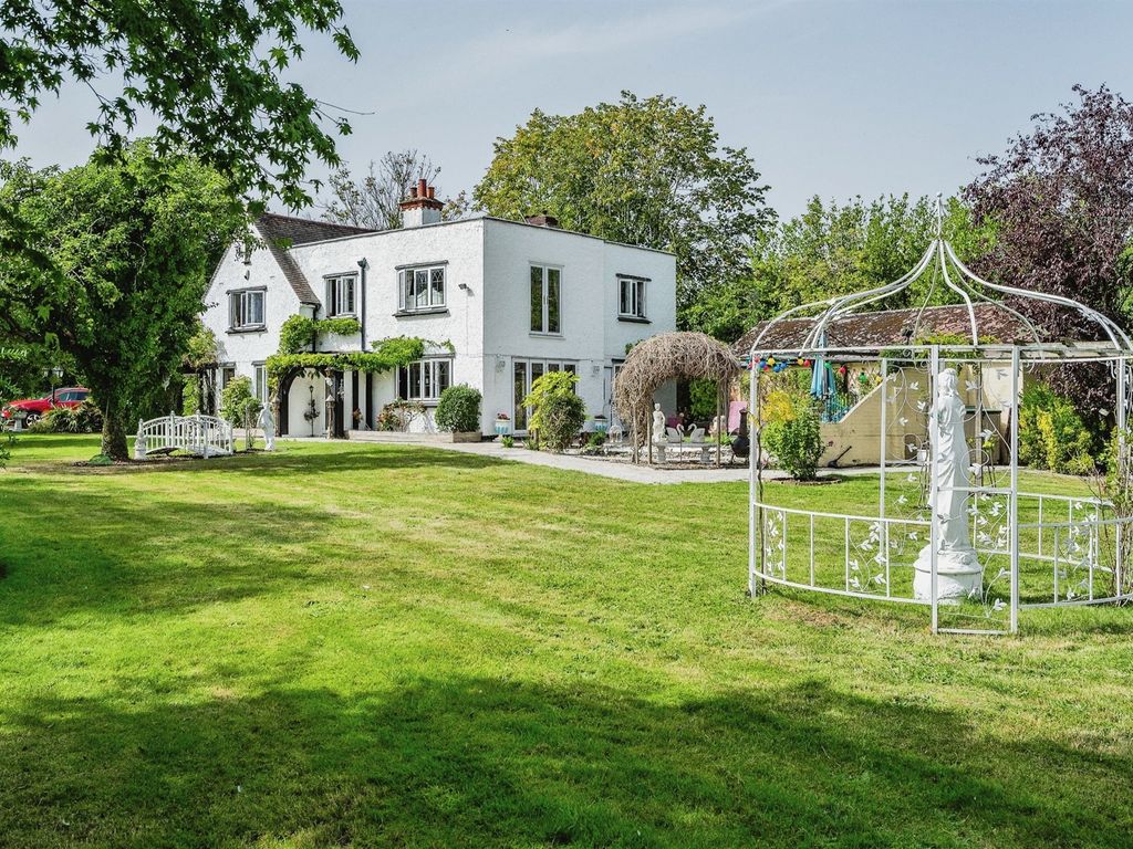 4 bed detached house for sale in Epping Road, Roydon, Harlow CM19, £