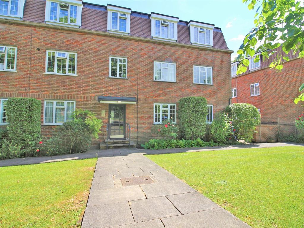 2 bed flat to rent in Craigmount, Radlett WD7 Zoopla