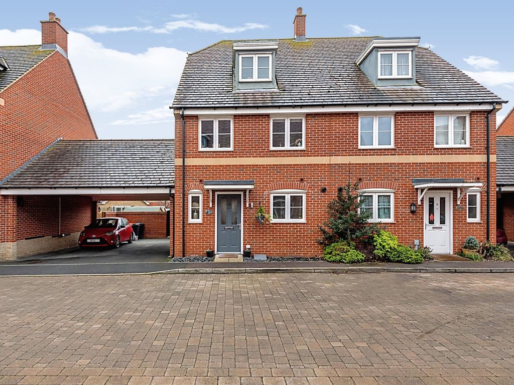 4 bed semidetached house for sale in Bittern Lane, Wixams, Bedford