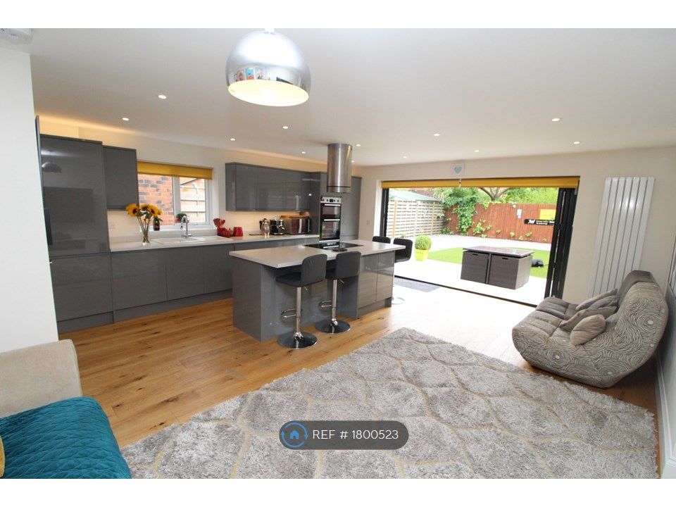 4 bed semidetached house to rent in Southolme Drive, York YO30, £1,950